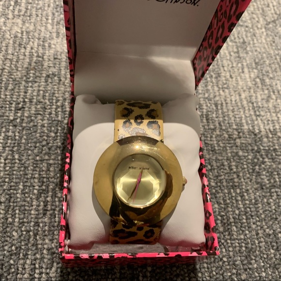 Betsy Johnson Leopard & Brass Buckle Strap Women’s Watch (EUC) - Picture 3 of 4